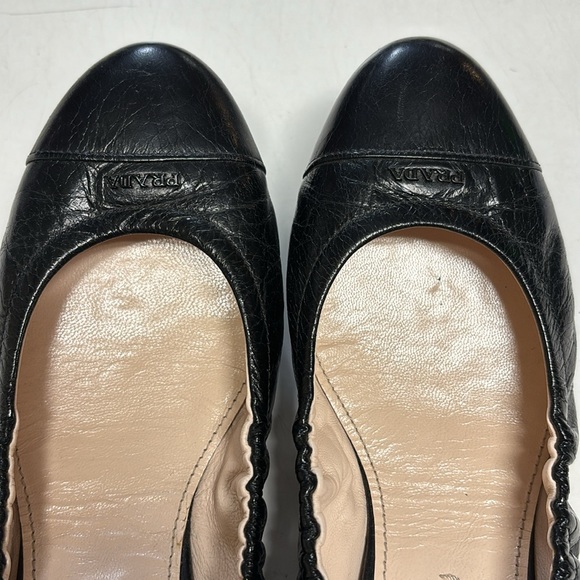 EUC PRADA logo cap toe black leather ballet flat shoes 39 - Picture 8 of 9